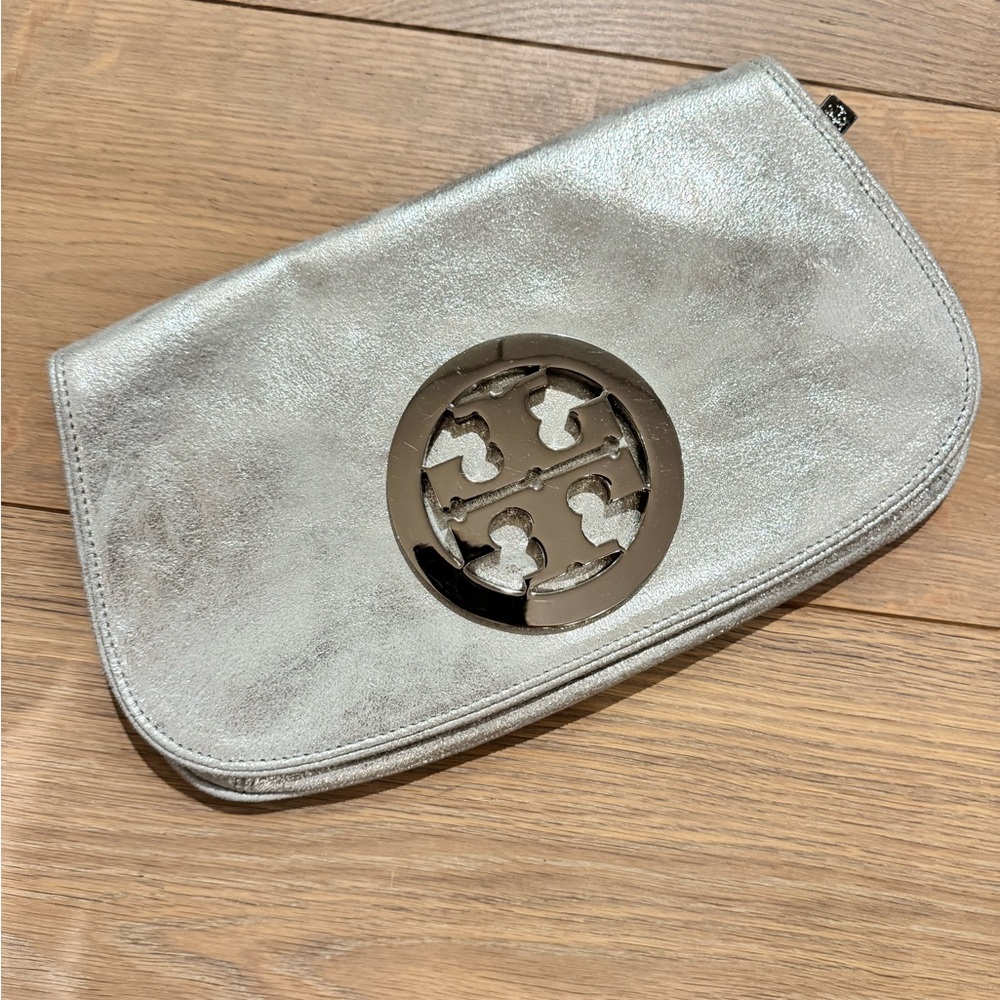Tory Burch Silver Leather Wristlet Clutch